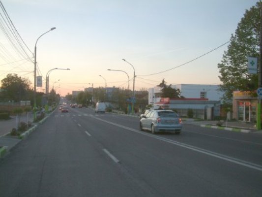 Accident provocat de neatenţia unei şoferiţe
